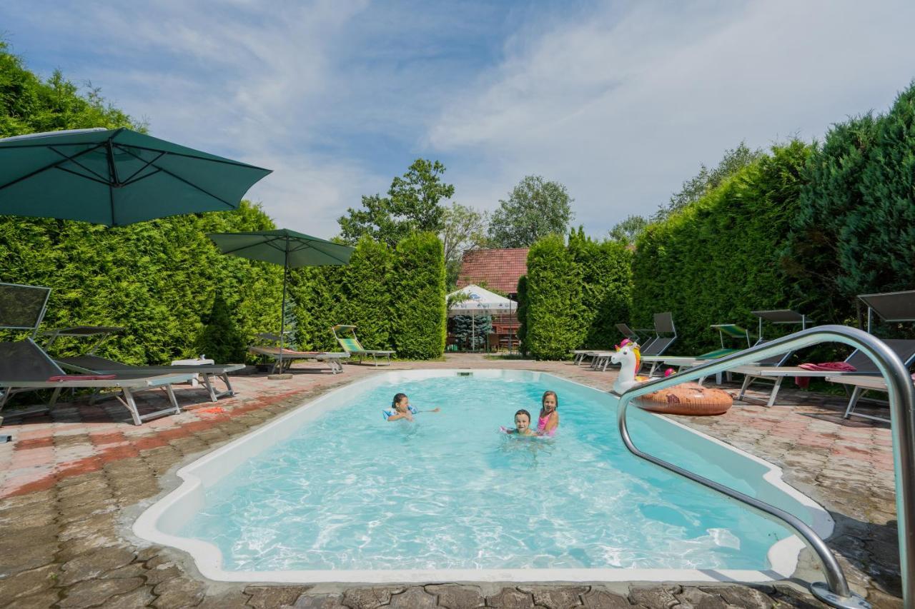 Villa Garden Hotel Солочин Екстериор снимка