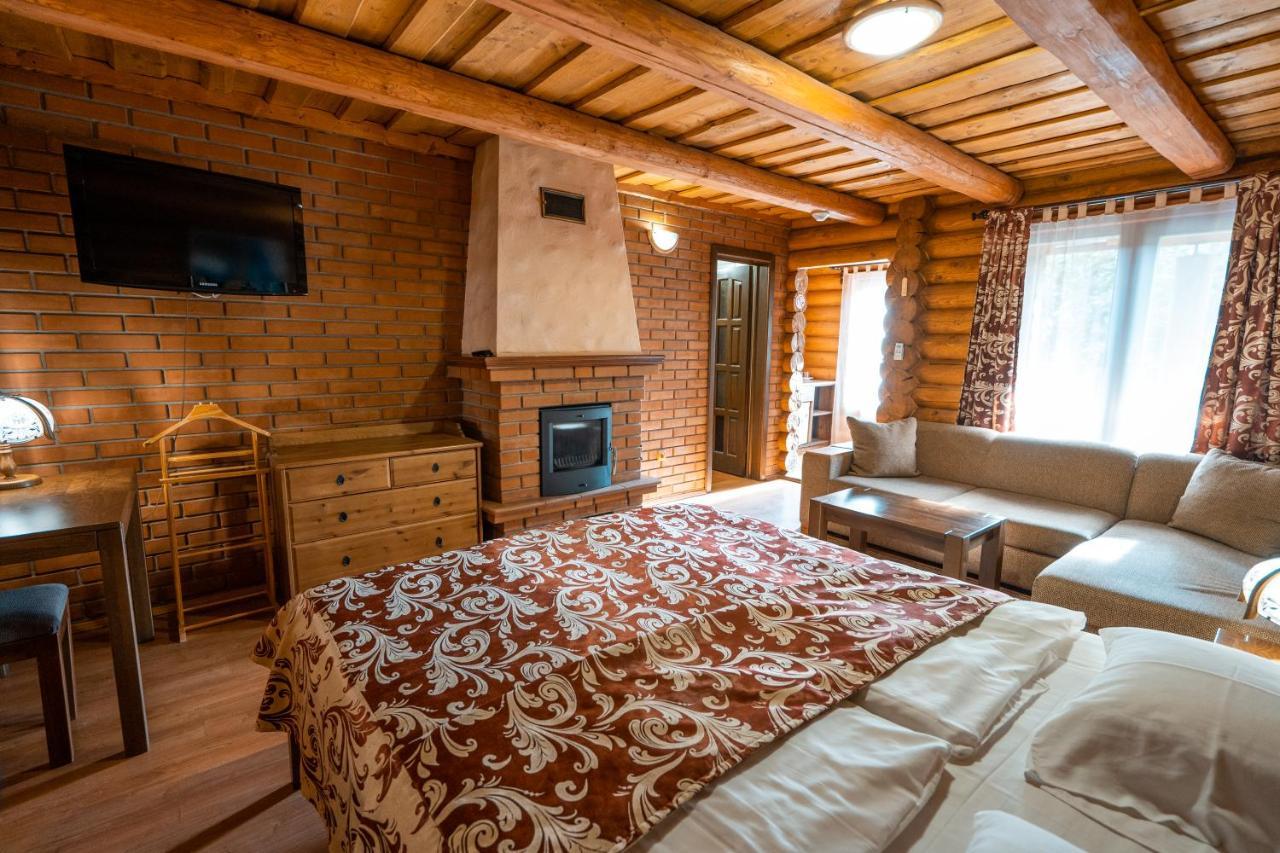 Villa Garden Hotel Солочин Екстериор снимка
